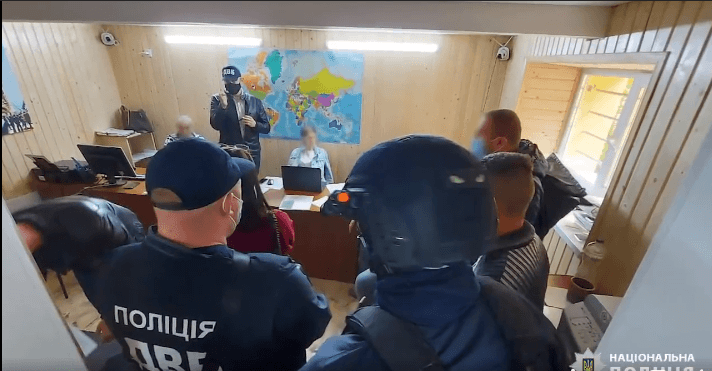 У Франківських ділків можна було придбати підроблені документи на будь який смак