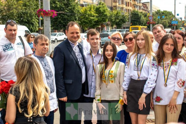 У Франківську найкращим випускникам вручили медалі ФОТОРЕПОРТАЖ