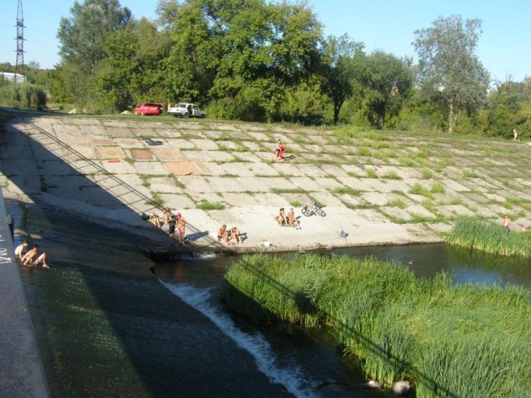 Прикарпатські рятувальники пильнують дітей, які приходять до водойм без нагляду дорослих