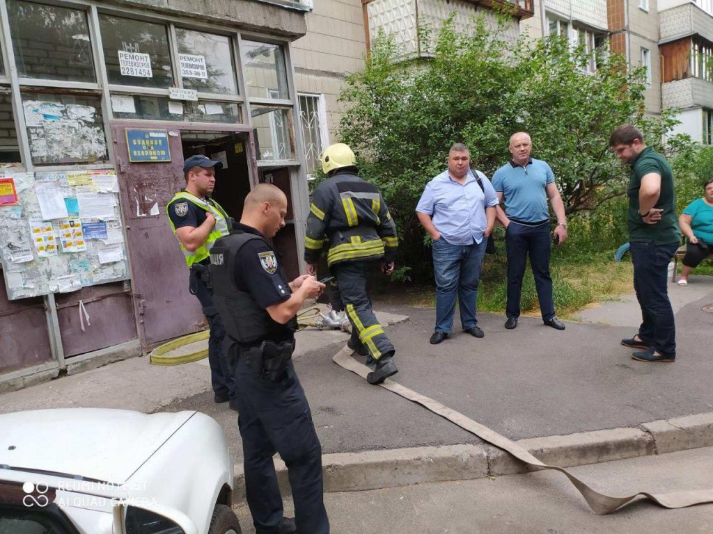 Через мешканку Франківська, яка погрожувала вчинити самогубство, підняли на ноги місцеві екстрені служби