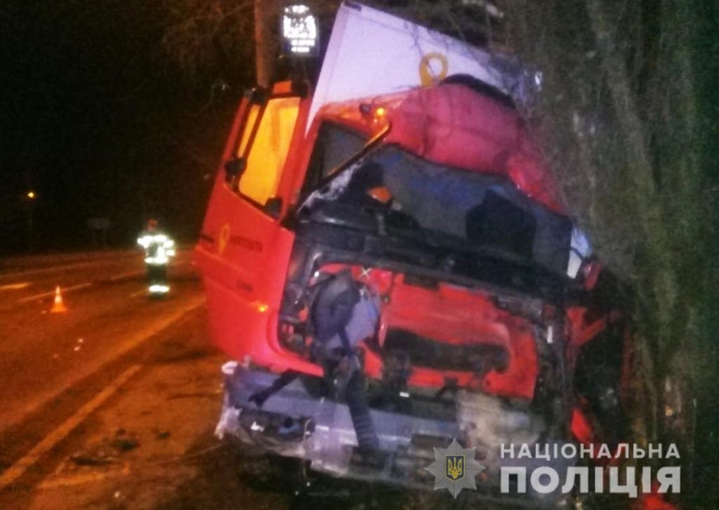 У ніч з понеділка на вівторок, на території Івано-Франківського району трапилася карколомна ДТП