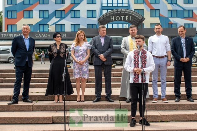 У Франківську найкращим випускникам вручили медалі ФОТОРЕПОРТАЖ