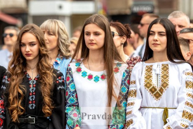 У Франківську найкращим випускникам вручили медалі ФОТОРЕПОРТАЖ