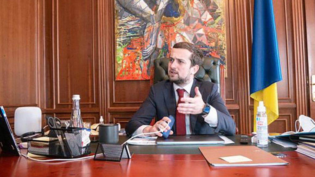 Заступник керівника Офісу президента Кирило Тимошенко зробив дві помилки у трьох реченнях ФОТО