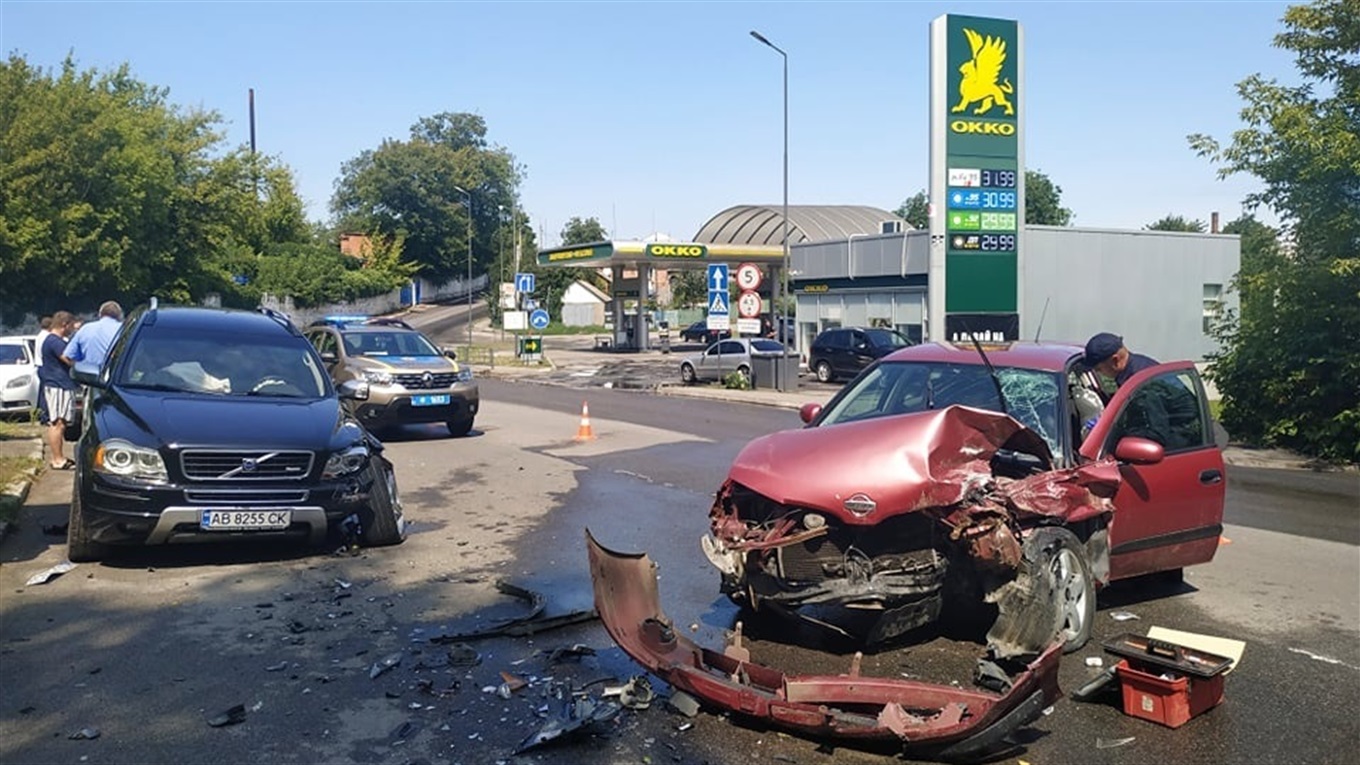 На Прикарпатті зіткнулися дві автівки - є травмовані