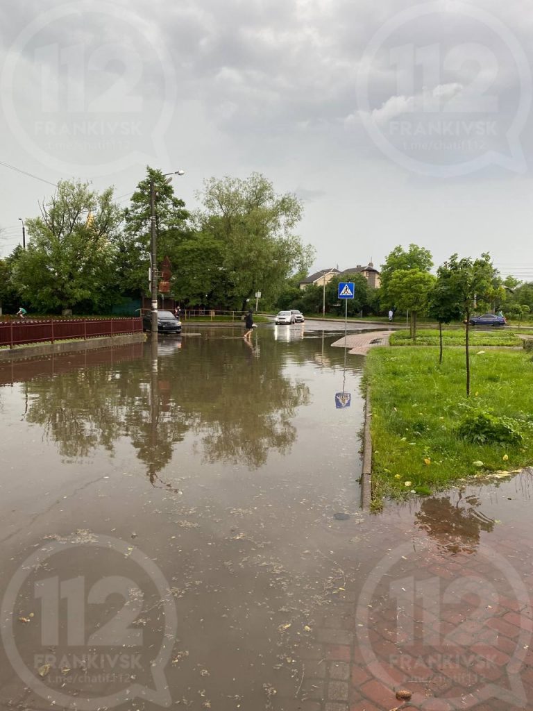 Через сильну зливу Івано-Франківськ вже традиційно «поплив» ФОТО та ВІДЕО