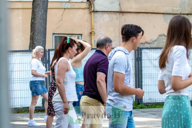 У Франківську відбувся танцювальний вечір просто неба ФОТОРЕПОРТАЖ