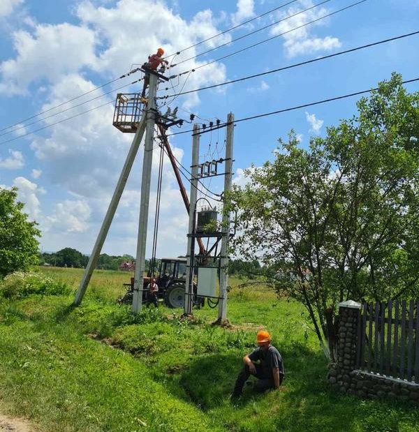 "Обленерго" завершує реконструкцію електромереж на Калущині