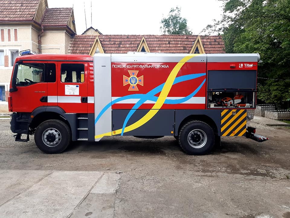 Прикарпатські вогнеборці отримали новий службовий автомобіль ФОТО