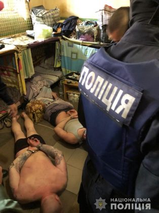 У Франківському СІЗО викрили двох "смотрящих", які вимагали кошти від арештантів та організовували постачання наркотиків