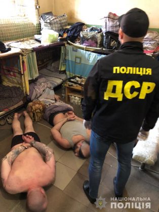 У Франківському СІЗО викрили двох "смотрящих", які вимагали кошти від арештантів та організовували постачання наркотиків