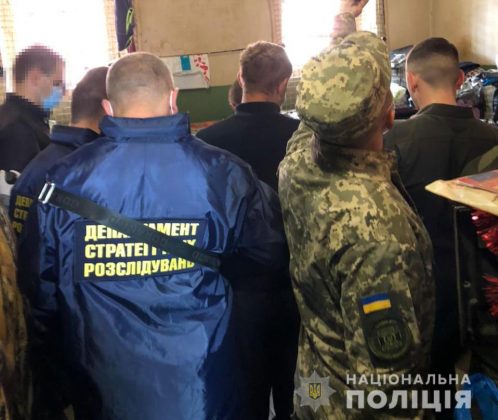 У Франківському СІЗО викрили двох "смотрящих", які вимагали кошти від арештантів та організовували постачання наркотиків