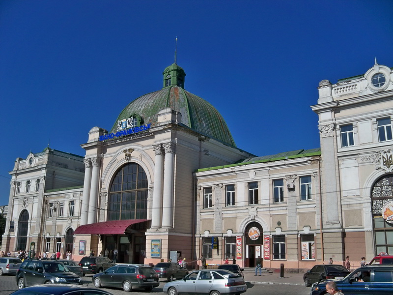 Укрзалізниця віддасть в оренду комерційну площу коломийського та франківського вокзалів