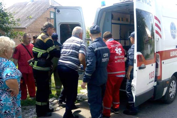 На Надвірнянщині під колесами легковика травмувався літній велосипедист