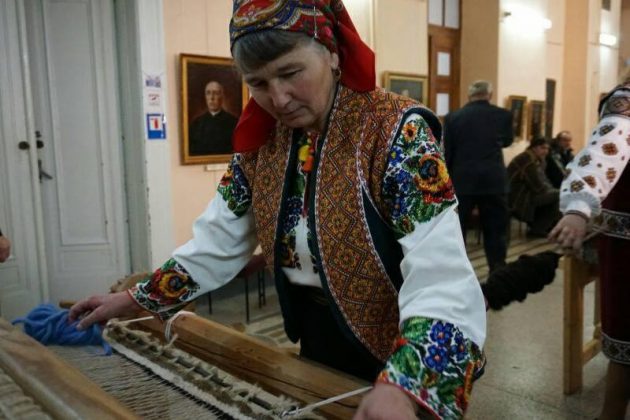 Майстриня з Прикарпаття розповіла історію давнього гуцульського ткацтва ФОТО