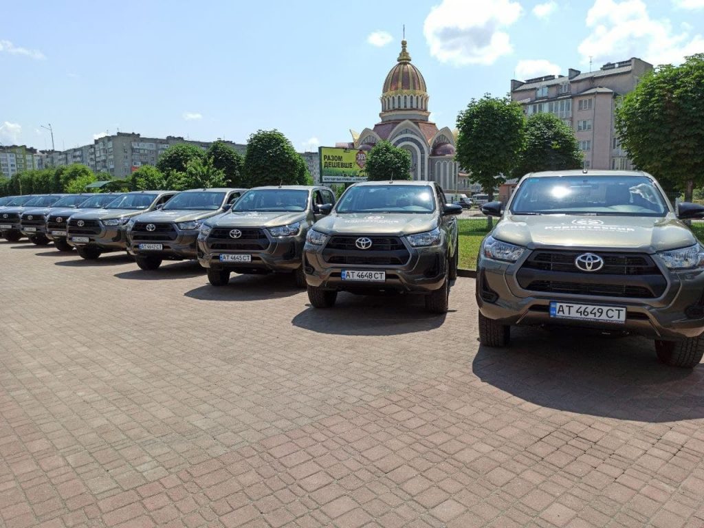 Карпатський національний парк отримав п’ять “Тойот” від уряду Німеччини ФОТО