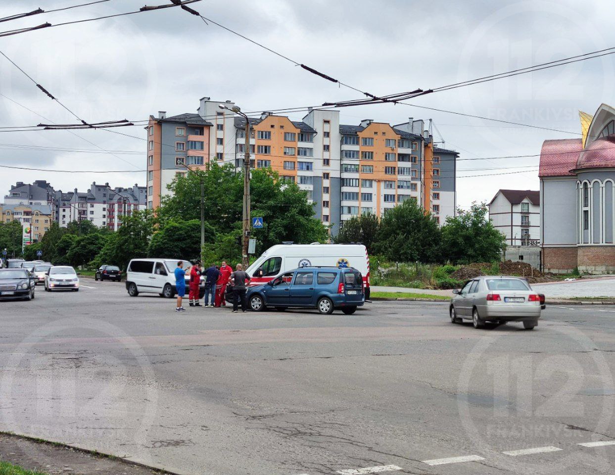 На "Позитроні" легковик врізався у швидку