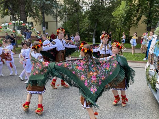 На День міста в Яремче відбувся масштабний костюмований гуцульський карнавал ФОТО та ВІДЕО