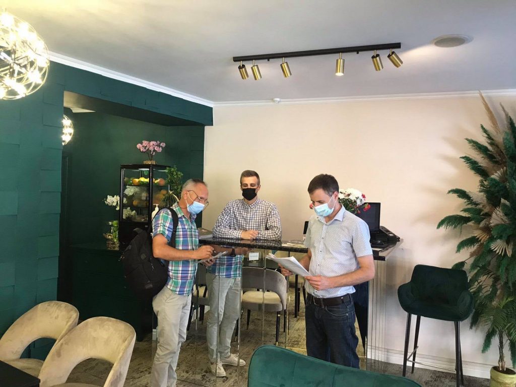 працівників