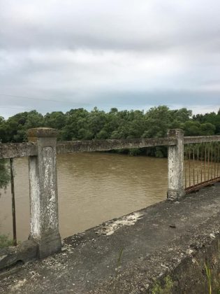 Прикарпатці скаржаться на аварійний міст через річку Лімницю ФОТО