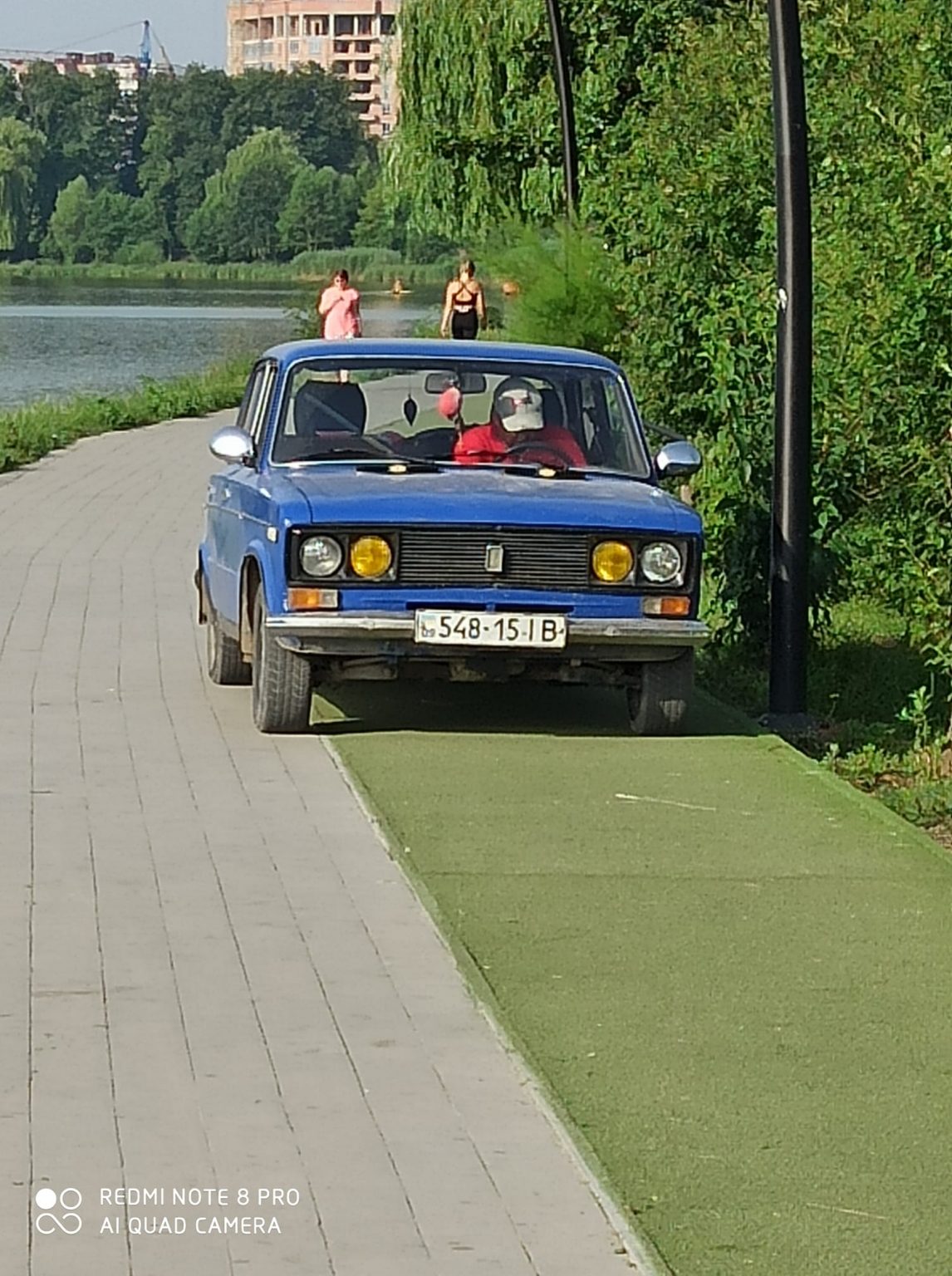 У Франківську чоловік автівкою заїхав на багатостраждальну бігову доріжку ФОТОФАКТ