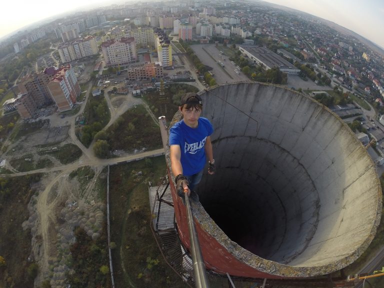 Прикарпатський екстремал підкорив 100-метрову технічну конструкцію ВІДЕО