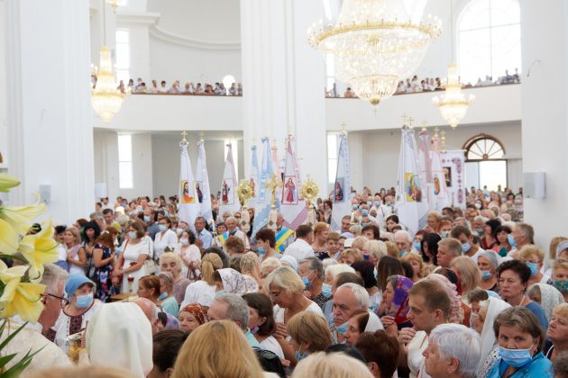 В Івано-Франківську на Вовчинецькій освятили новий храм ФОТО