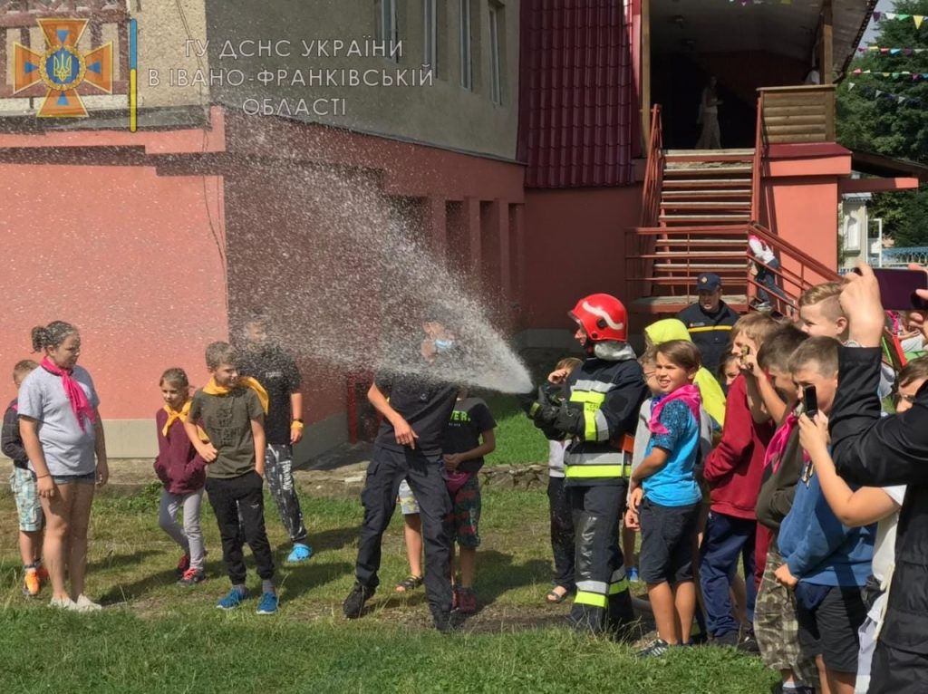 Верховинські рятувальники провели навчання для дітей ФОТО