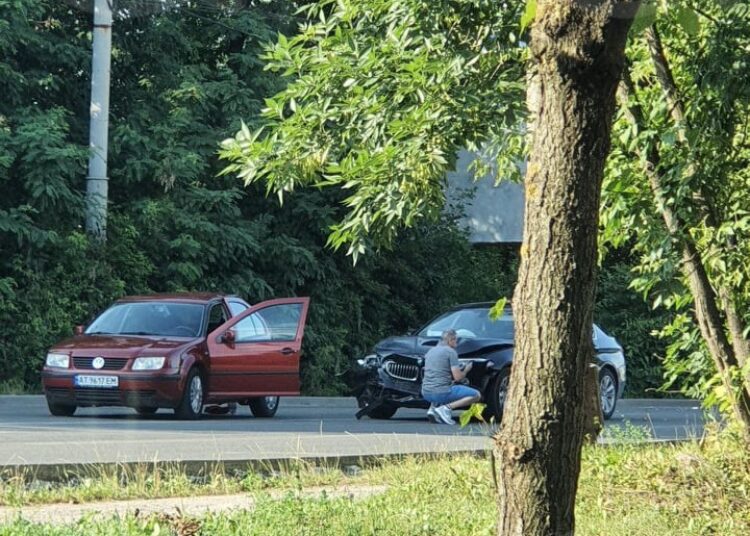 Під Франківськом ДТП: зіткнулися дві автівки