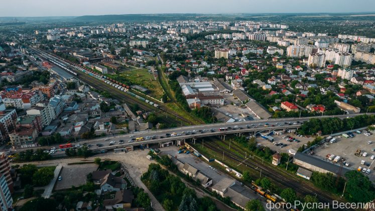 Неймовірні світлини Франківська, який зупинився у заторах, з висоти пташиного польоту ФОТО