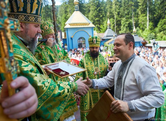 Мер Франківська отримав від Митрополита Епіфанія благословенну грамоту ФОТО