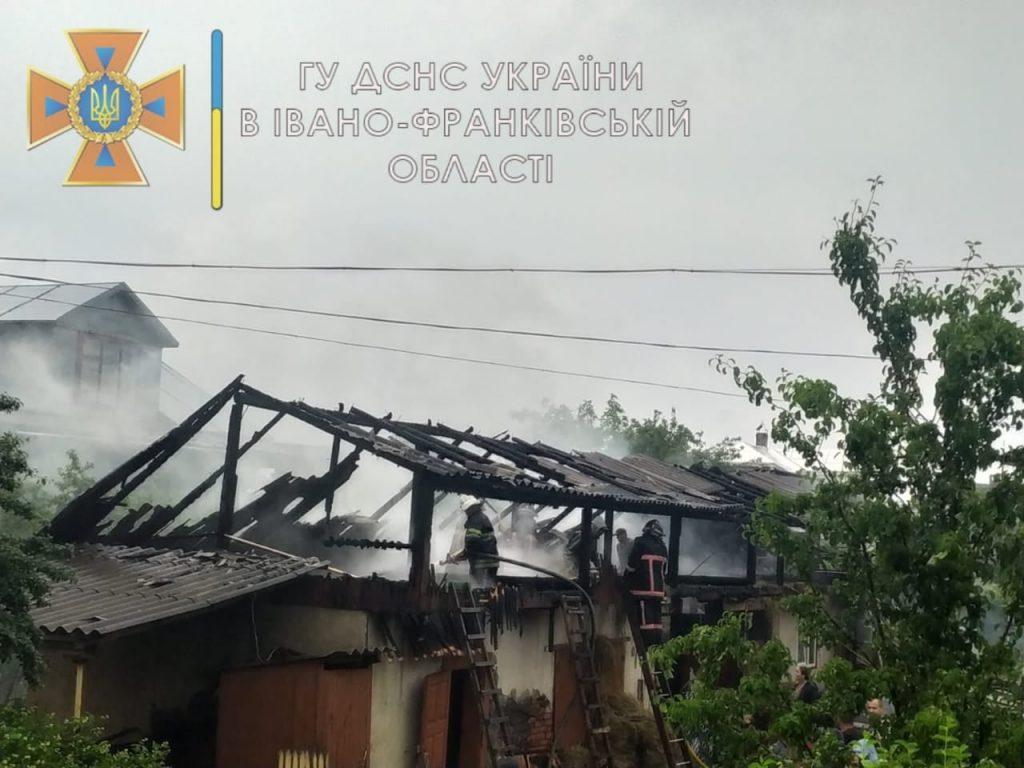 Упродовж доби на Франківщині горіли будинки, стайні та деревообробний цех