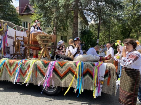 На День міста в Яремче відбувся масштабний костюмований гуцульський карнавал ФОТО та ВІДЕО