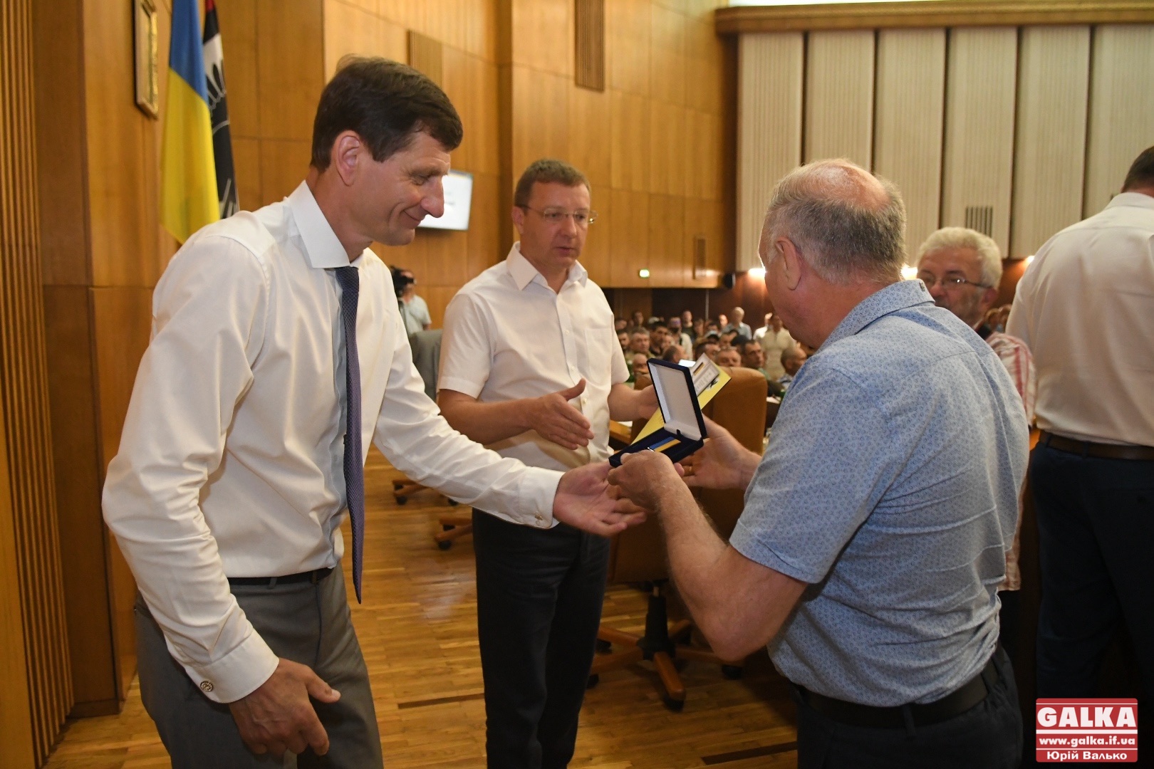 нагородили