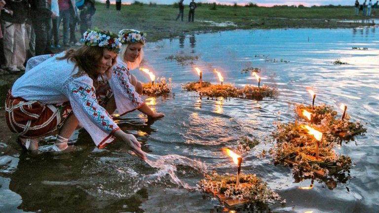 «Відходимо від язичницьких обрядів, не буде вогнища і кидання віночків», як у Франківську святкуватимуть Івана Купала