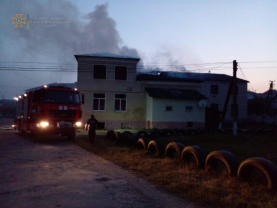 В одному із сіл Івано-Франківського району горіла будівля сільської ради, клубу і бібліотеки