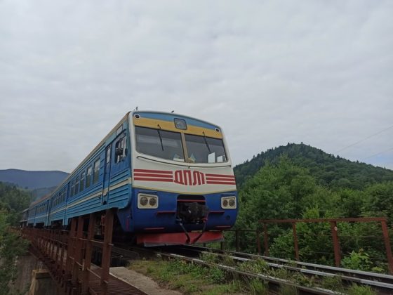 Мандрівник показав найживописніші залізничні маршрути в Карпатах ФОТО