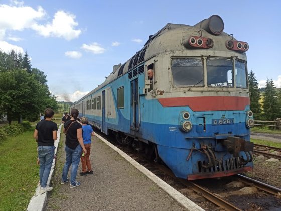 Мандрівник показав найживописніші залізничні маршрути в Карпатах ФОТО