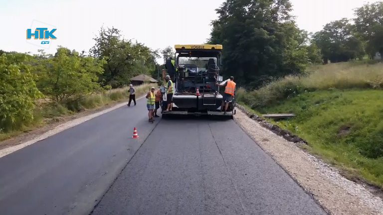 На Франківщині продовжують ремонтувати дороги ВІДЕО