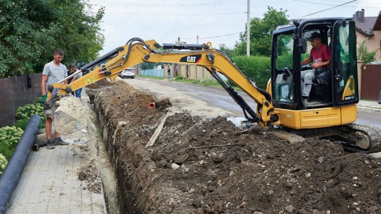 Триває ремонт багатостраждальної вулиці Автоливмашівської у Хриплині ФОТО