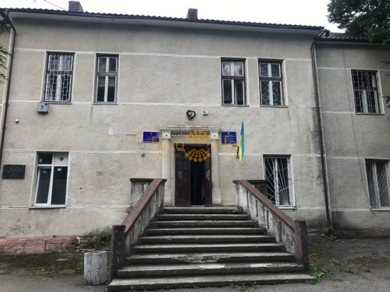 Через аварійний стан будинку прикарпатські пошуковці не мають змоги дослідити колишню в’язницю НКВД ФОТО