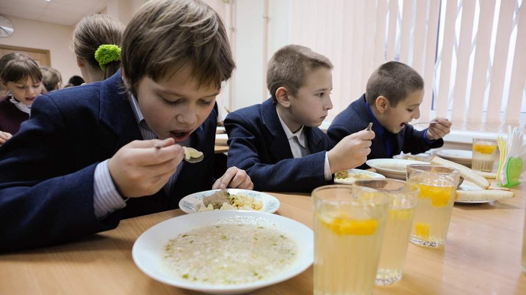 На Франківщині пропонують підняти вартість харчування дітей в школах