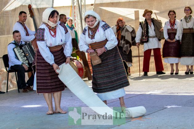 У Косові відбувся унікальний показ гуцульської моди "Лудинє-Фамілія" ФОТОРЕПОРТАЖ