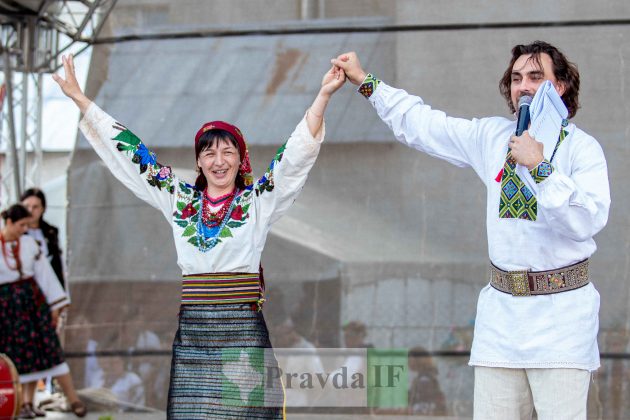 У Косові відбувся унікальний показ гуцульської моди "Лудинє-Фамілія" ФОТОРЕПОРТАЖ