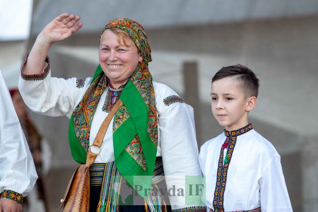 У Косові відбувся унікальний показ гуцульської моди "Лудинє-Фамілія" ФОТОРЕПОРТАЖ