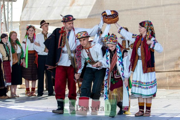 У Косові відбувся унікальний показ гуцульської моди "Лудинє-Фамілія" ФОТОРЕПОРТАЖ