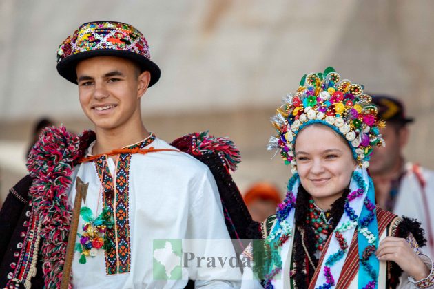 У Косові відбувся унікальний показ гуцульської моди "Лудинє-Фамілія" ФОТОРЕПОРТАЖ