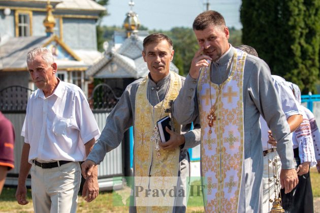 «Розвалили хати, а нас забрали і вивезли». Як прикарпатців «добровільно» переселяли на південь України ФОТРЕПОРТАЖ