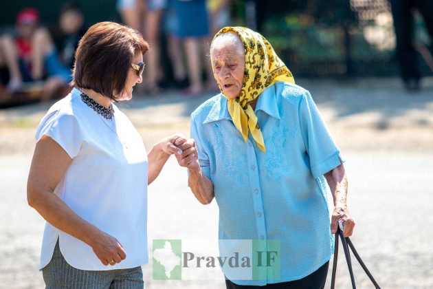 «Розвалили хати, а нас забрали і вивезли». Як прикарпатців «добровільно» переселяли на південь України ФОТРЕПОРТАЖ