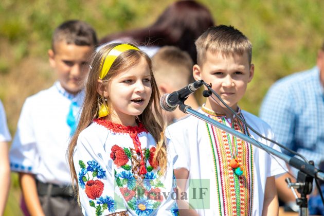 «Розвалили хати, а нас забрали і вивезли». Як прикарпатців «добровільно» переселяли на південь України ФОТРЕПОРТАЖ